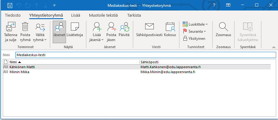 Outlookin valikossa haettu henkilöitä.